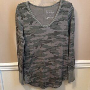 FREE PEOPLE Woman's Thermal Long-Sleeve Tee Size S in color Camo